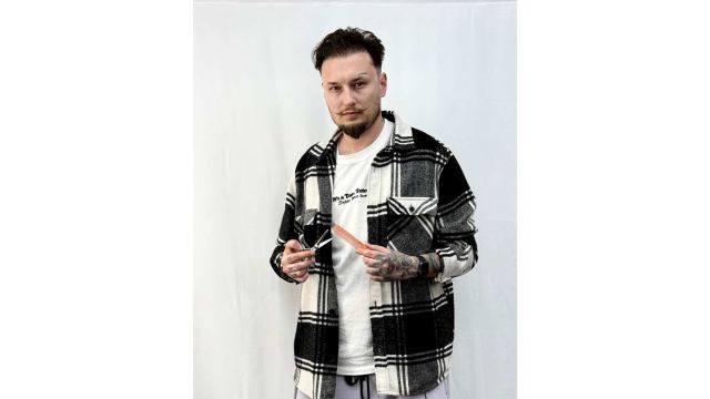 Masterclass: Tendințe și Tehnici în Frizerie