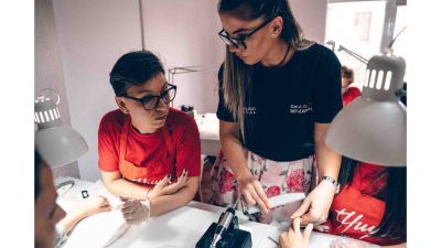 Curs Stilist Protezist Unghii - Program de Dimineață Sibiu 