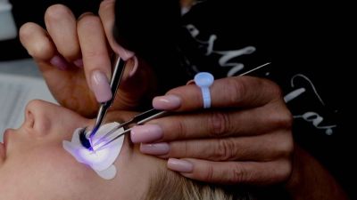 Masterclass Aplicare Extensii de Gene cu Lampă UV Sibiu 