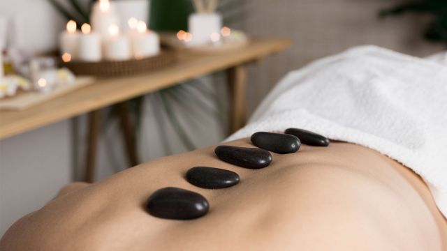 Masaj cu Pietre Calde